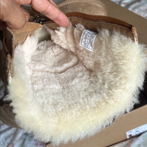 UGG Tan Shearling Kids Boots - Picture 4 of 6